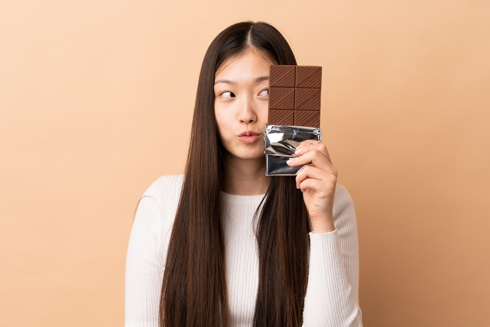 營養師解析⟫經痛吃巧克力、黑糖薑茶有用嗎？3種有效食物一次看！